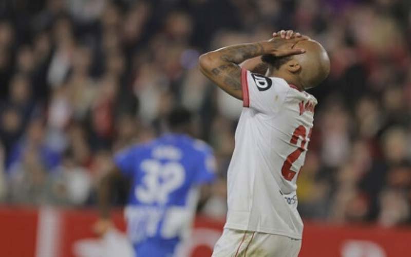 Sevilla chìm sau ở nhóm cầm đèn đỏ sau thất bại trước Alaves